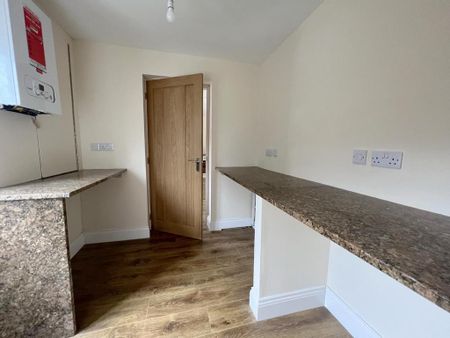 4 bedroom semi-detached house to rent - Photo 3