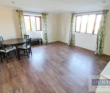 1 bedroom Flat To Let - Photo 2