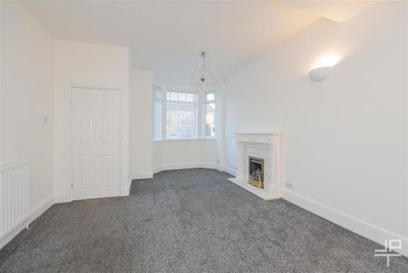 2 bedroom end of terrace house to rent - Photo 2