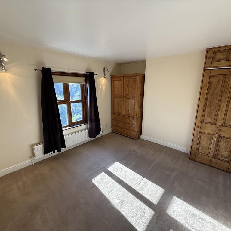 4 bedroom semi-detached house to rent - Photo 1