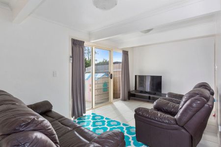 Modern, spacious and private - Photo 5