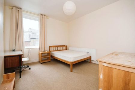 5 bedroom House To Let Total Size: 1184 SQ FT - Photo 2