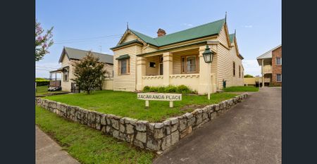 Character Cottage - Great Location - Photo 4