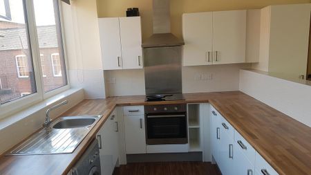 3 bedroom flat to rent - Photo 5