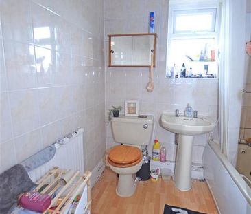 3 bedroom terraced house to rent - Photo 6