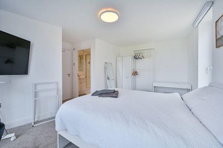 3 bedroom flat to rent - Photo 5