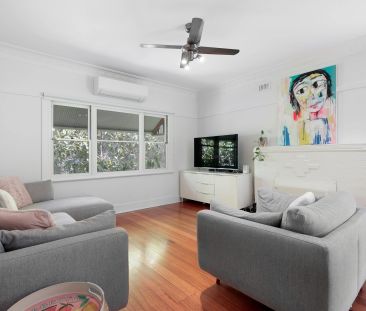 Character, Comfort & Cottage Garden Charm - Photo 2