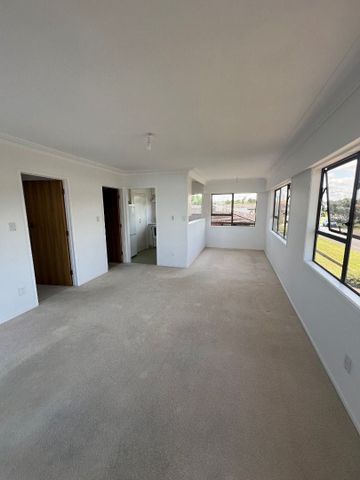 Just 100m from Orewa Beach Ã¢€“ Spacious Coastal Living - Photo 3