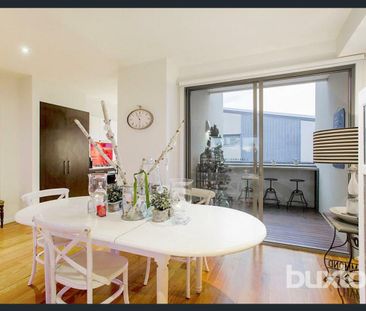 Grand-sized Townhouse in Parkland Setting (Facing Levanto Street) - Photo 2