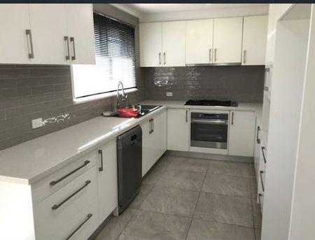 Cozy family home in central location! - Photo 3