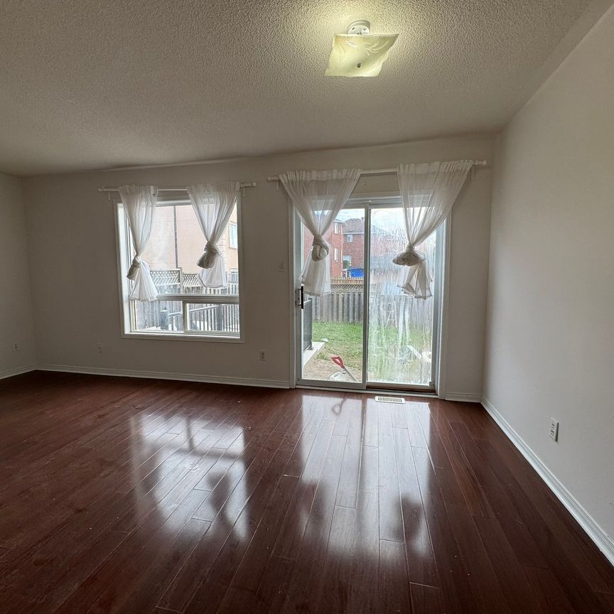 For Lease - 830 Avonshire Court Unit# Entire Property, Mississauga, Ontario - Photo 1