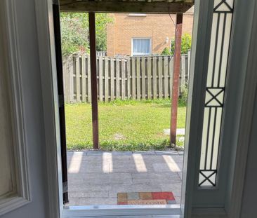 For Lease - 274 Oxbow Crescent Unit# Walk Out Basement, Mississauga... - Photo 5