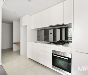 207/108 Flinders Street, Melbourne - Photo 2