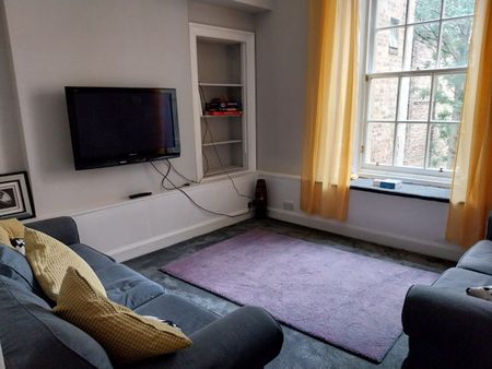 4 Bed Flat, Clerk Street, EH8 - Photo 2