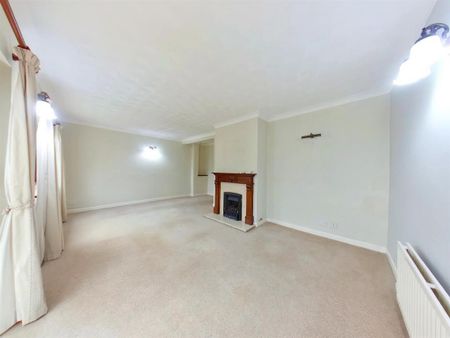 4 bedroom detached house to rent - Photo 3