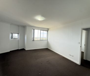 Split level two bedrooms plus study room apartment for rent - Photo 2