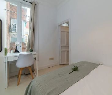 Calle de Santa Teresa, Madrid, Community of Madrid 28004 - Photo 5