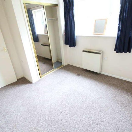 Lovely One Bedroom Flat Simpson Close, LU4 - Photo 1