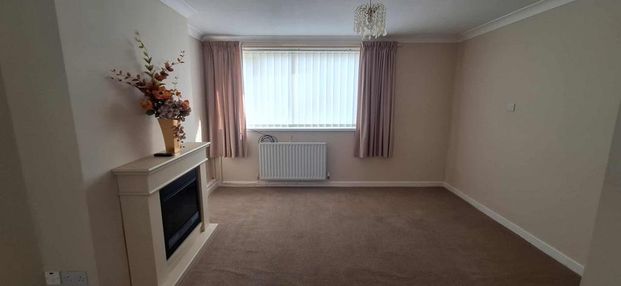 3 bedroom semi-detached house to rent - Photo 1