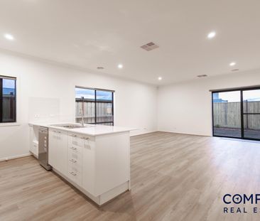 31 Devonia Avenue, Fraser Rise VIC 3336 - House For Rent | Domain - Photo 6