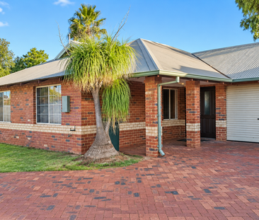 Spacious & Comfortable Home - Photo 2