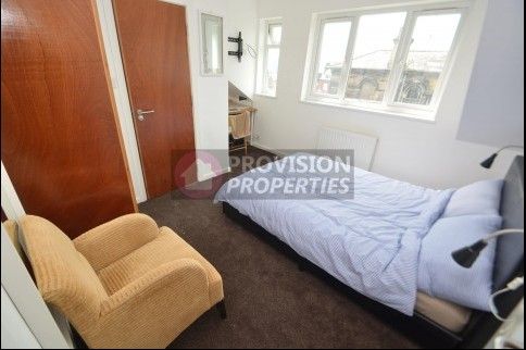 5 Bedroom Houses to Rent in Leeds - Photo 1