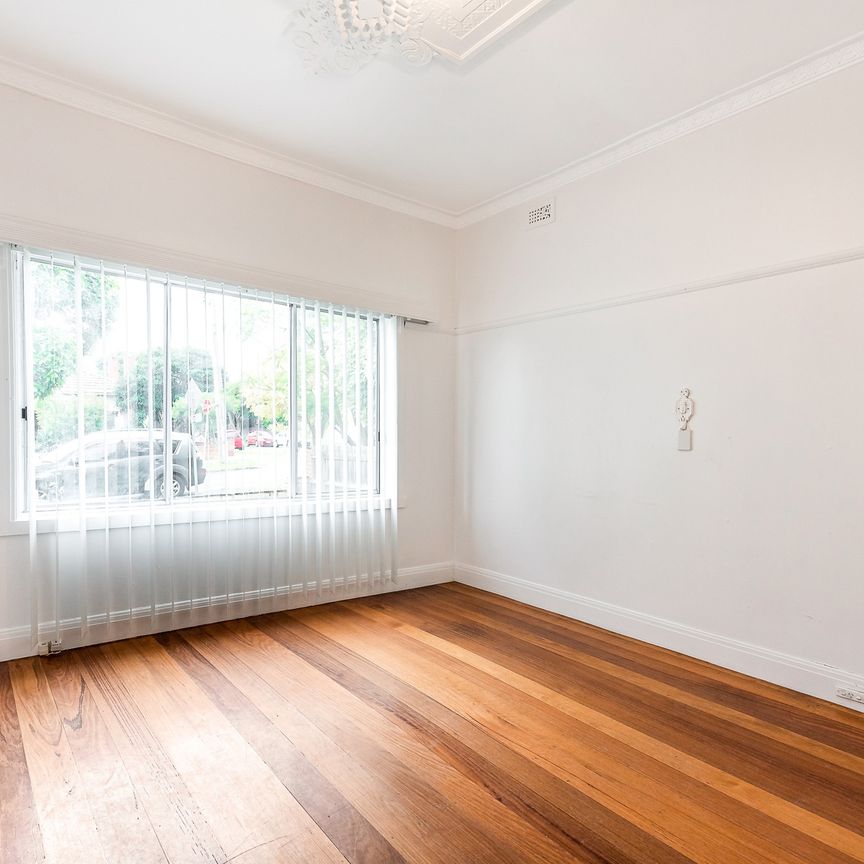 A Well Placed & Beautifully Maintained Home - Photo 1