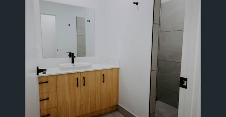 A selection of brand new 3 bed units for lease - 6 month lease term only *Initial access for inspection via Morgan Way - Photo 4