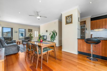 14 Jeanette Street, Clayton South VIC 3169 - House For Rent | Domain - Photo 4