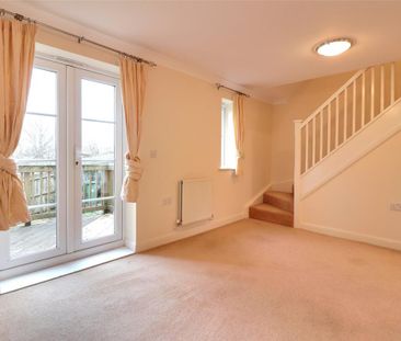 2 bedroom end of terrace house to rent - Photo 2