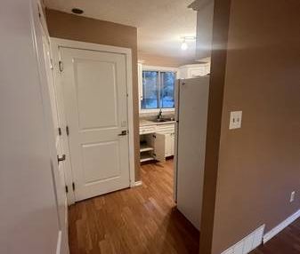 3 Bed 1 Bath in Millwoods - Photo 1