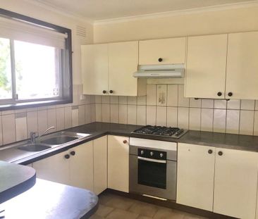 NEAT FAMILY HOME – PERFECT LOCATION - Photo 6