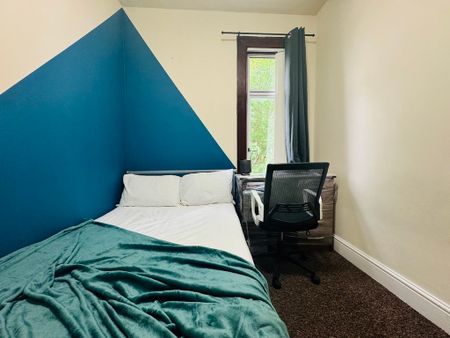 6 Bed Student Accommodation - Photo 5