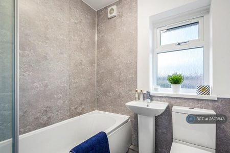 3 bedroom end of terrace house to rent - Photo 5