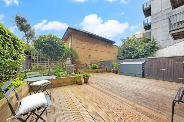 Two double bedroom apartment with substantial private garden. - Photo 1