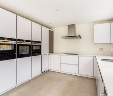 6 bedroom detached house to rent - Photo 5