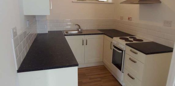 2 bedroom terraced house to rent - Photo 2