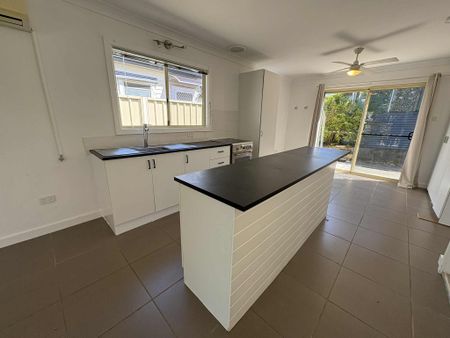 Two bedroom Cottage In Quiet Suburb - Photo 4