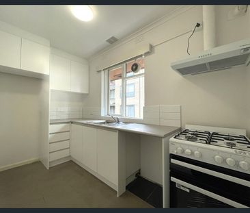 PERFECTLY POSITIONED WITH RENOVATED KITCHEN! - Photo 4