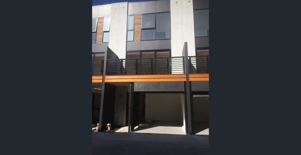 STUNNING, MODERN, CITY FRINGE - Photo 1