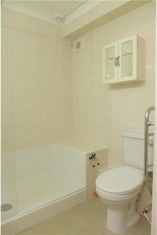 1 bedroom retirement property to rent - Photo 4