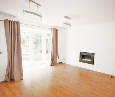 4 bedroom detached house to rent - Photo 3