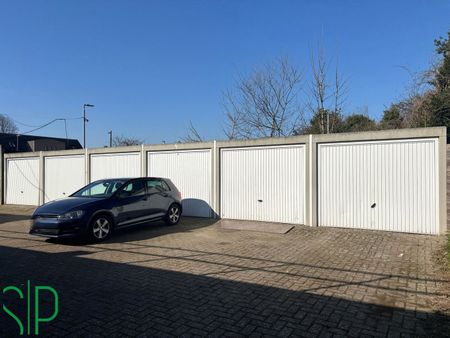 Appartement met 2 slaapkamers, terras en garage nabij het centrum van Geel. - Foto 5