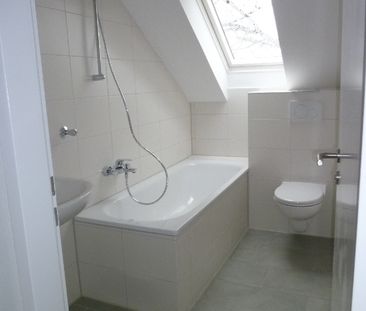 Modernisierte Dachgeschosswohnung – Perfekt für Singles und Pendler - Photo 1