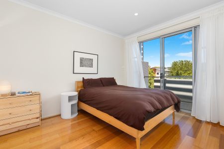 Charming In Leafy O'Connor - Photo 3