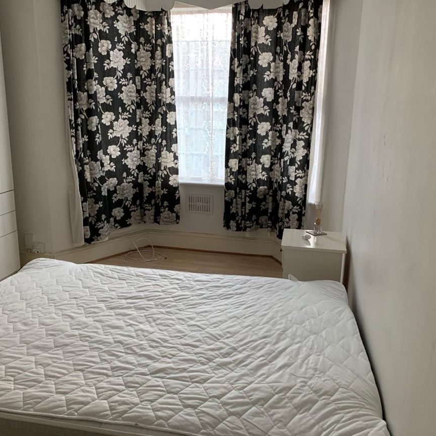 Room in a Shared House, Grosvenor Road, IG1 - Photo 1
