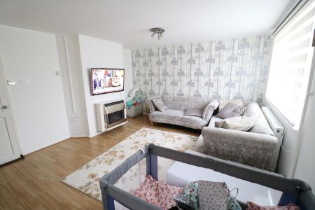 2 bedroom terraced house to rent - Photo 2
