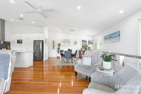 Fabulous location - four bedroom townhouse in Corlette - Photo 3