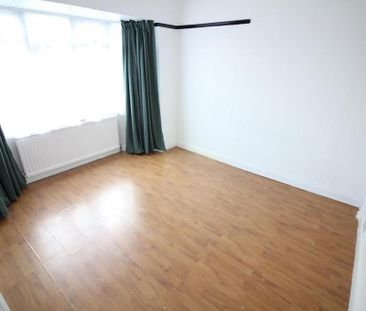 3 bedroom end of terrace house to rent - Photo 4