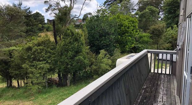 2BR house in Oratia - Photo 1